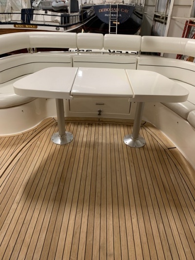 NJ motor yacht 59 cockpit table